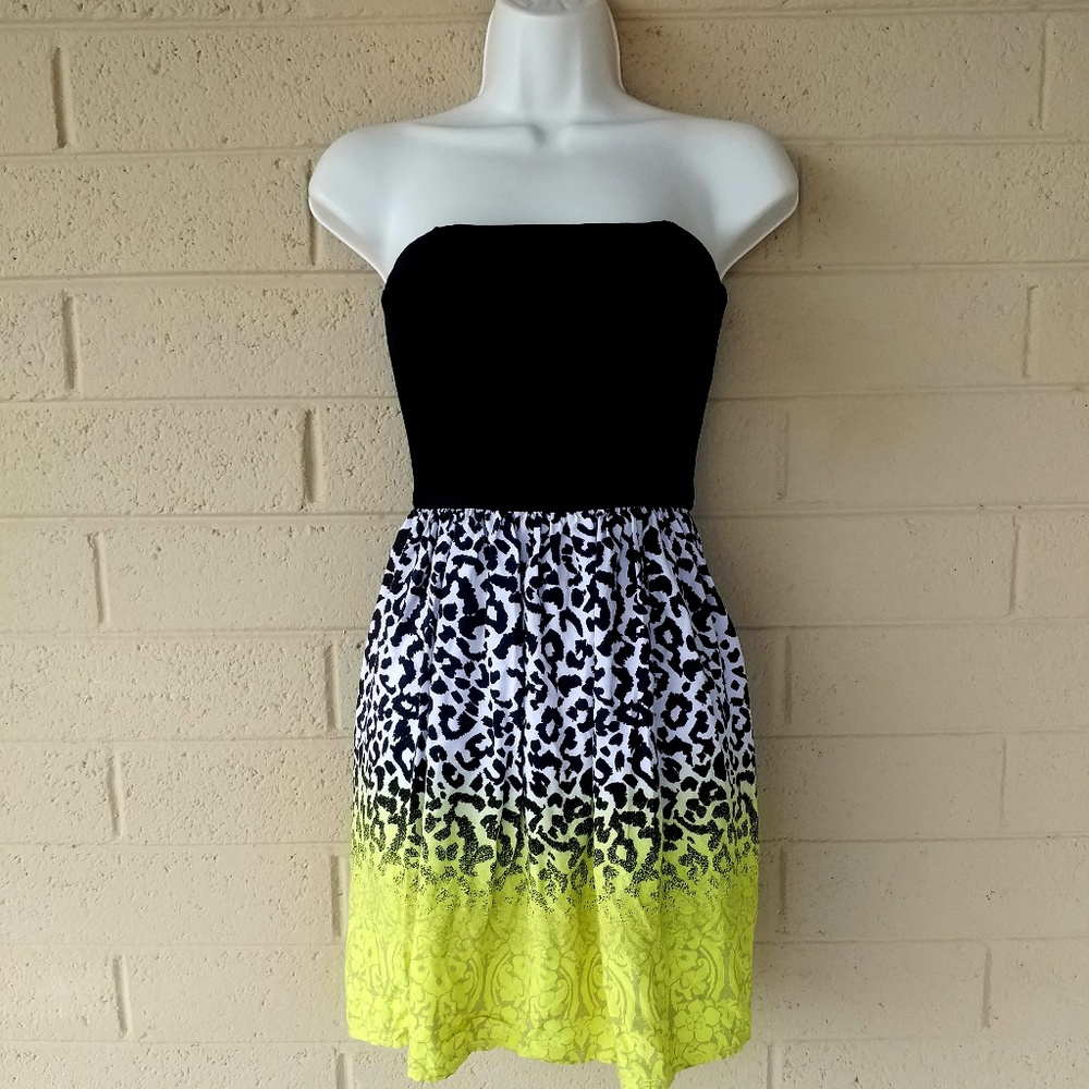 NWOT - Strapless Mini Dress - Size Small